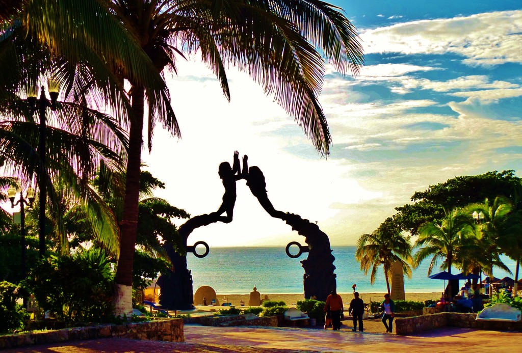 Parque Fundadores Playa Del Carmen Statue