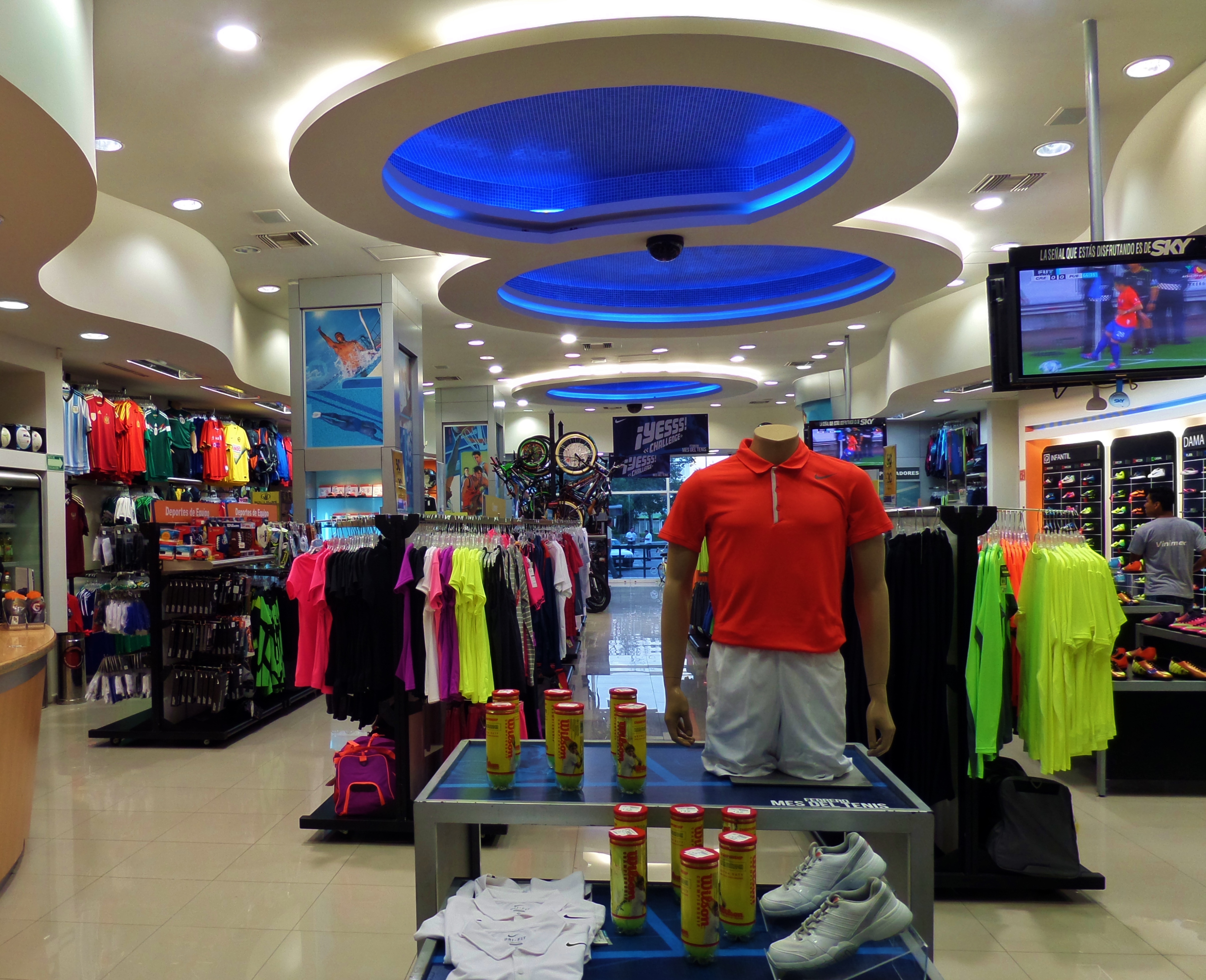 What stores in Playa Del Carmen sell sports clothes