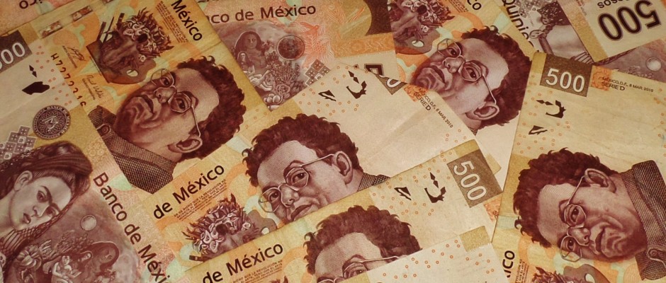 Should you use dollars or pesos in Mexico? Exchanging money in Mexico