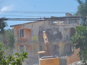 Building at 5th and 38th St being torn down.