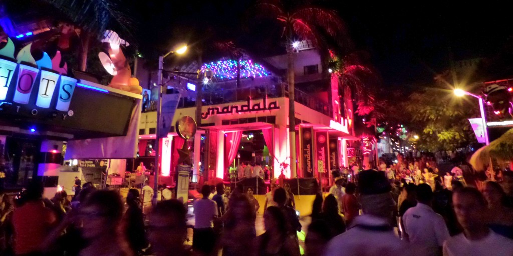 playa del carmen party scene