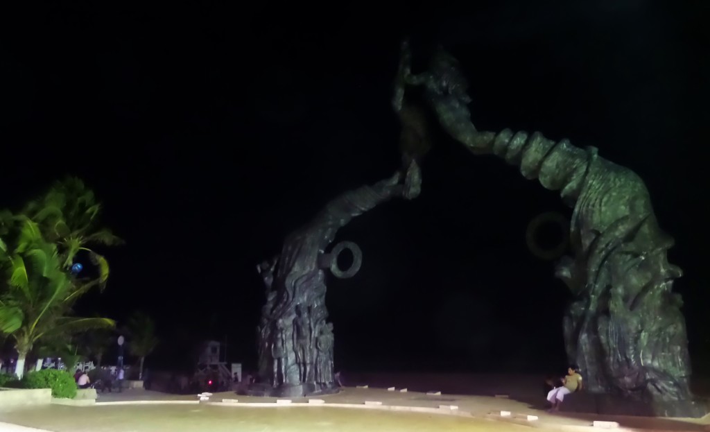 Statue playa del carmen night
