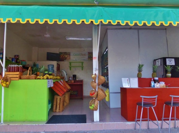 Campo Real Juice and fruit stand in Playa Del Carmen