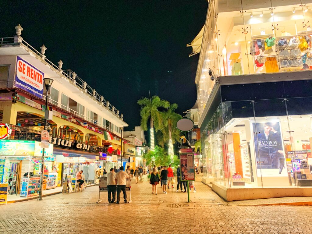 walking Playa Del Carmen 5th Avenue